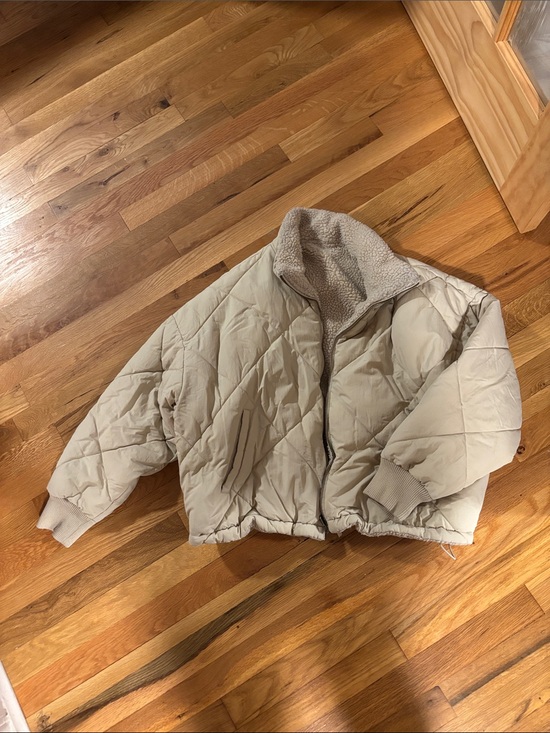 American Eagle Outfitters Jackets & Blazers - American Eagle Outfitters Beige Quilted Puffer Jacket with Sherpa Collar